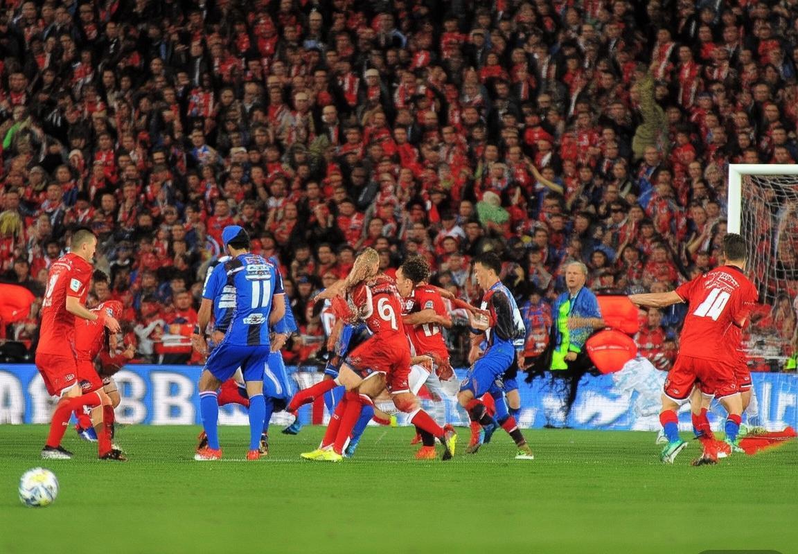 柏斯光荣VS蔚山现代：巅峰对决战术解析与赛况回顾(图3)